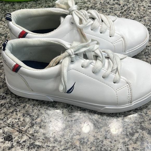 Nautica size 3 boy’s causal shoes. - Picture 2 of 4